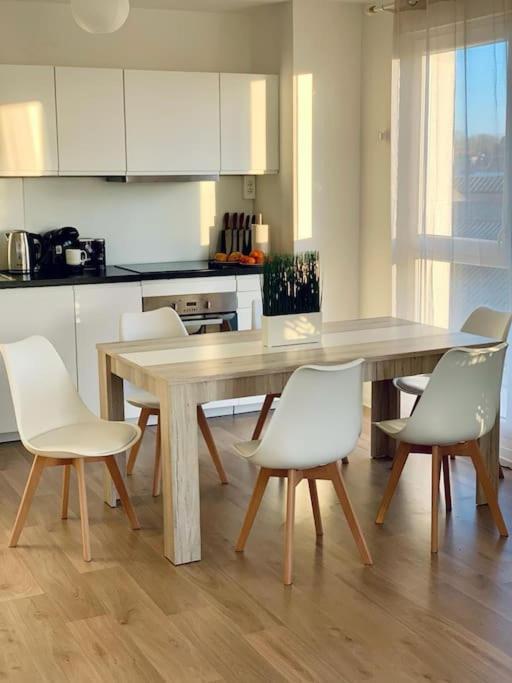 Pourquoi Notre T3 Avec Parking Est Pour Vous ? Apartment Lille Exterior foto