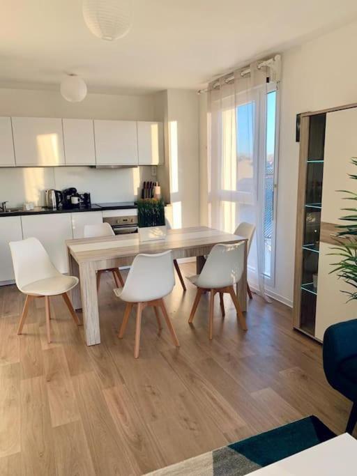 Pourquoi Notre T3 Avec Parking Est Pour Vous ? Apartment Lille Exterior foto